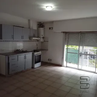 Departamento en alquiler en Monte Grande - 3 ambientes con balcón y cochera