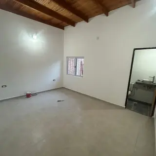 CASA 2 DORM. EN VENTA UBICADA SOBRE CALLE ALVAR NUÑEZ CABEZA DE VACA y J.R VIDAL