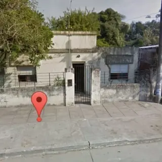 VENDO TERRENO 10X40 CON CASA PRECARIA.