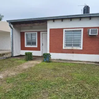 VENDO CASA 2 DORMITORIOS, EN RIACHUELO