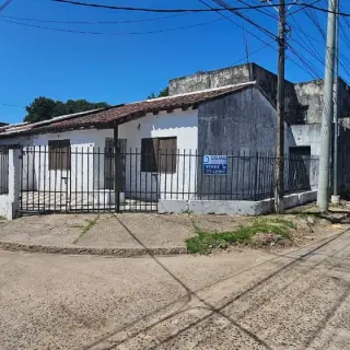 VENDO CASA 2 PLANTAS EN B° PUJOL 