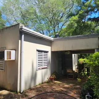 VENTA DE TERRENO CON CASA  1 DORMITORIO EN  SANTA ANA.